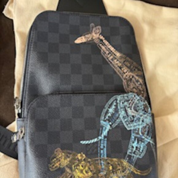 Louis Vuitton Damier Graphite Avenue Slingbag - Picture 3 of 12